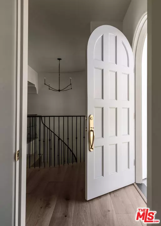 Los Angeles, CA 90069,8185 Hollywood Boulevard