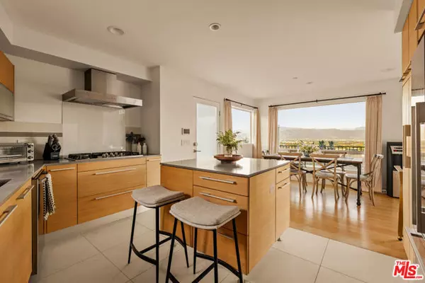 Studio City (los Angeles), CA 91604,3631 Sunswept Drive