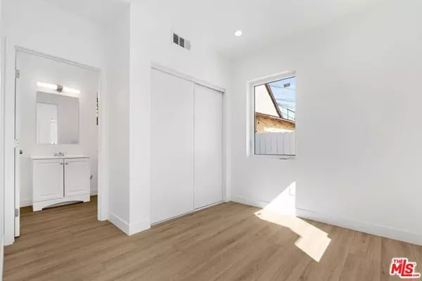 Los Angeles, CA 90007,1955 Bonsallo Avenue