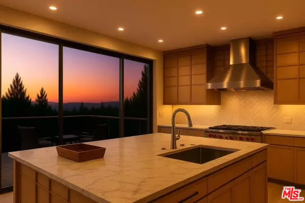 Los Angeles, CA 90065,4343 Glenmuir Avenue