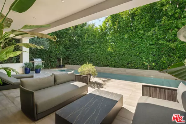 Los Angeles, CA 90048,333 N Croft Avenue