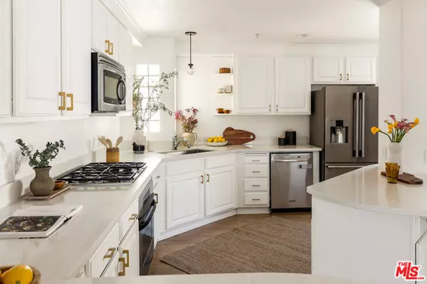 Santa Monica, CA 90403,911 7th Street #D