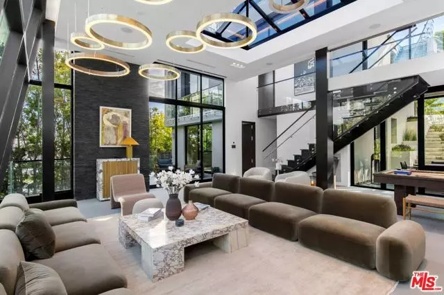 1317 Londonderry Place, Los Angeles, CA 90069