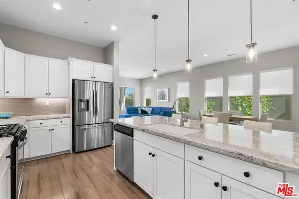 Rancho Mirage, CA 92270,86 Burgundy