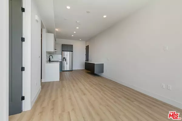 Culver City, CA 90232,3833 Dunn #PH2
