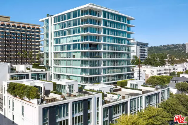 Los Angeles, CA 90048,9000 W 3rd Street #208