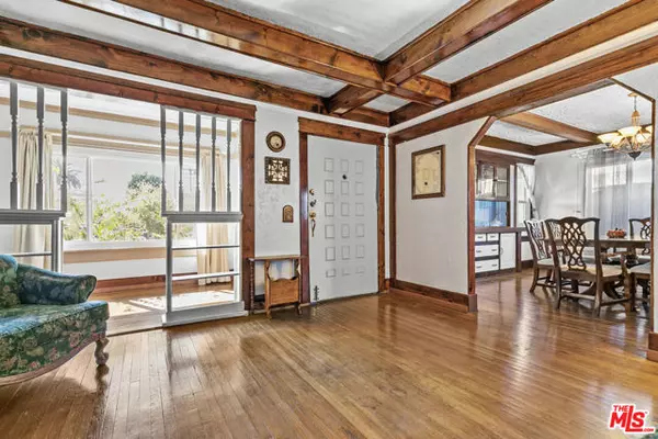 Los Angeles, CA 90037,945 W 54th Street