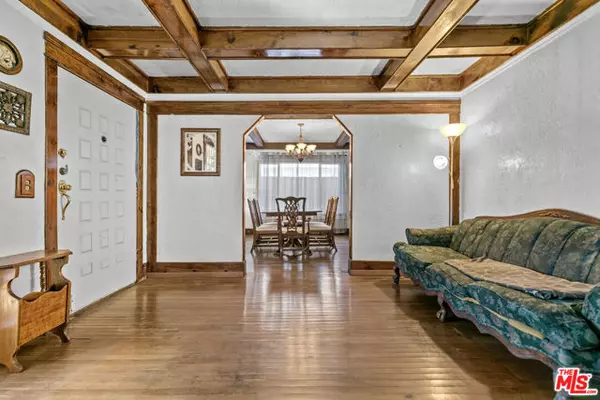 Los Angeles, CA 90037,945 W 54th Street