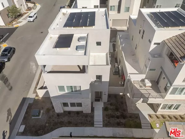 Valencia (santa Clarita), CA 91381,26666 Beartown Lane