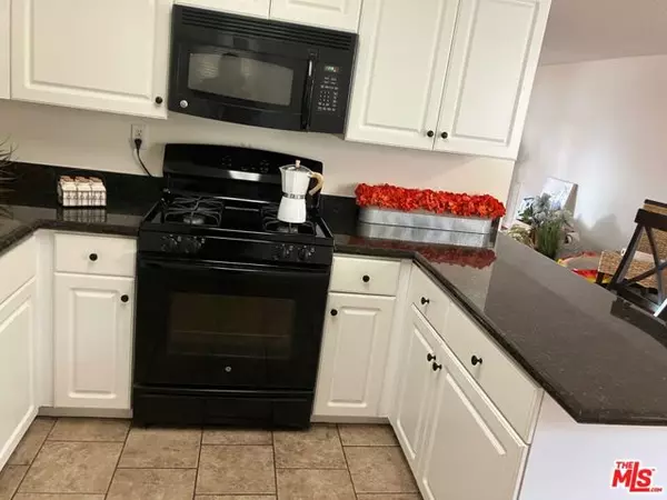 Winnetka (los Angeles), CA 91306,20258 Cohasset Street #4