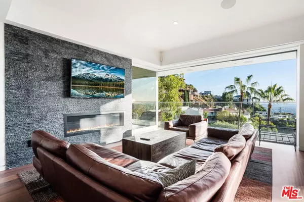 Los Angeles, CA 90069,8796 Hollywood Boulevard