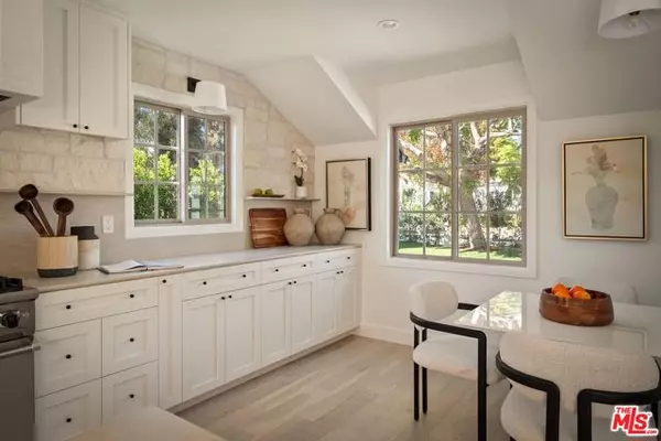 Los Angeles, CA 90049,11268 Cashmere Street