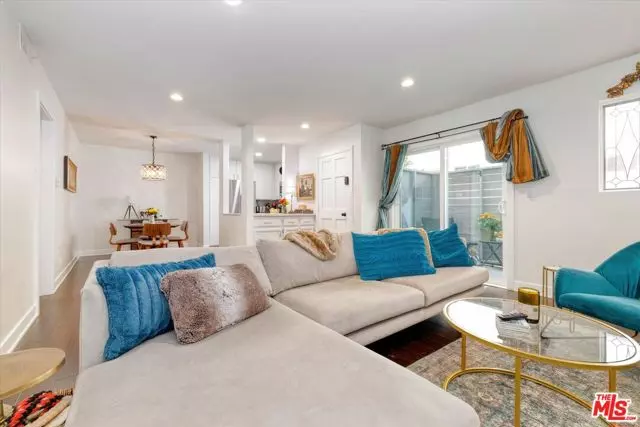 Studio City (los Angeles), CA 91604,12416 Moorpark Street #A