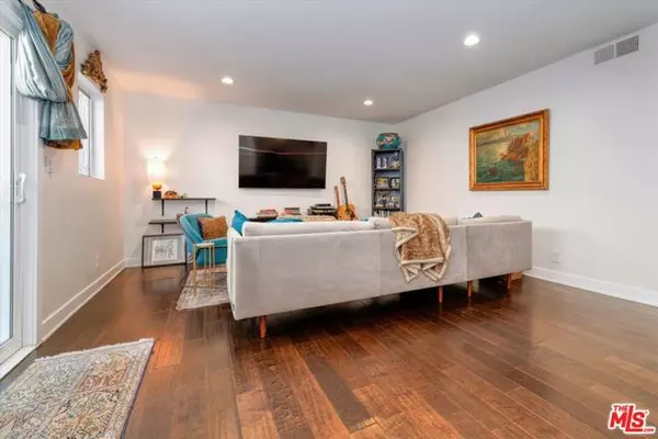 Studio City (los Angeles), CA 91604,12416 Moorpark Street #A