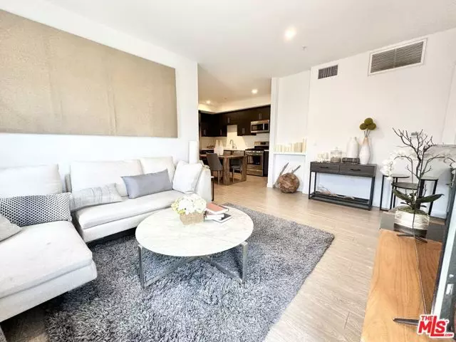 North Hollywood (los Angeles), CA 91601,11405 Chandler Boulevard #403