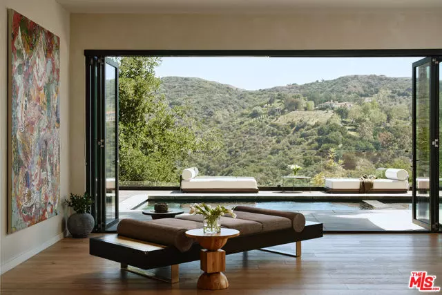 2442 Banyan Drive, Los Angeles, CA 90049