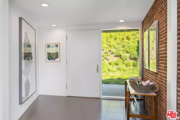 Los Angeles, CA 90049,765 N Tigertail Road