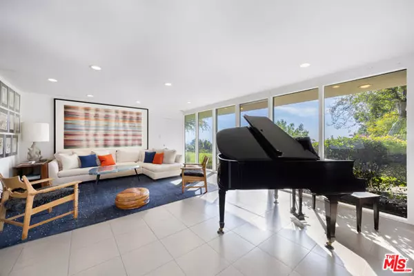 Los Angeles, CA 90049,765 N Tigertail Road