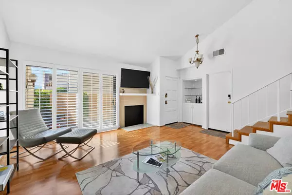 18419 Collins Street #A, Tarzana (los Angeles), CA 91356