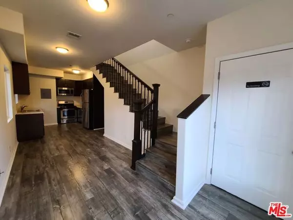 7117 Hawthorn Avenue #2, Los Angeles, CA 90046