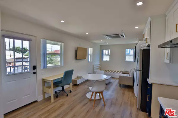 Los Angeles, CA 90007,1237 W 25th Street #1241