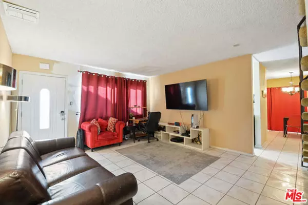 Long Beach, CA 90805,66 W 49th Street