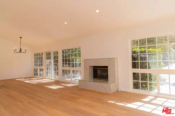 Woodland Hills (los Angeles), CA 91367,24316 Burbank Boulevard