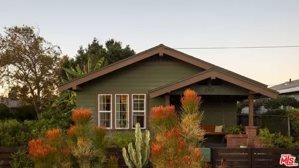 2425 W 30th Street, Los Angeles, CA 90018