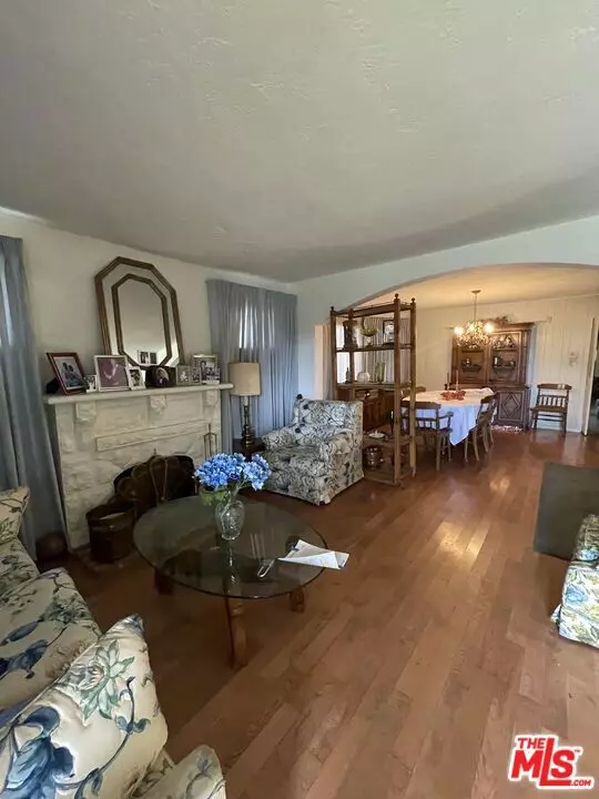 Los Angeles, CA 90016,2934 Hillcrest Drive