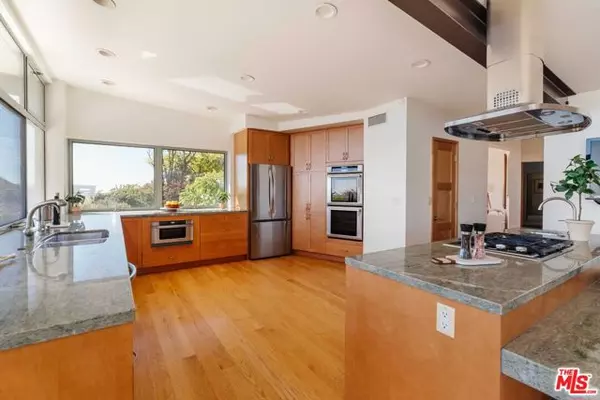 Pacific Palisades (los Angeles), CA 90272,1109 El Medio Avenue