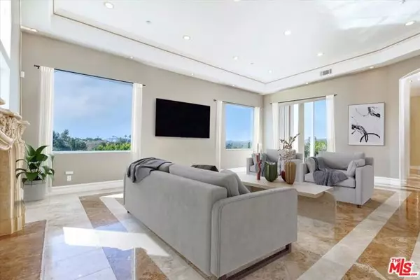 Woodland Hills (los Angeles), CA 91364,22470 Sueno Road