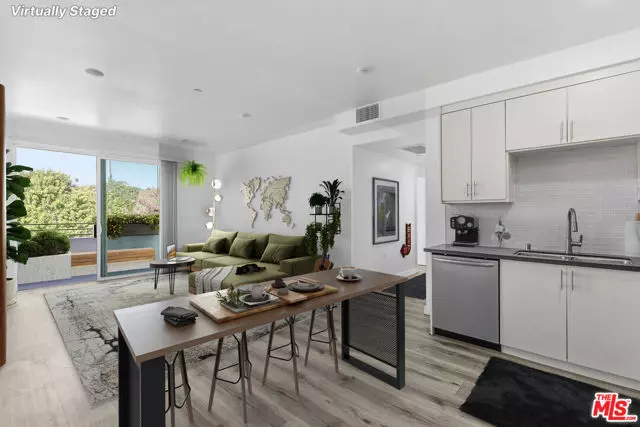 11408 Sarah Street #301, North Hollywood (los Angeles), CA 91602