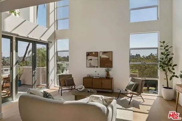 3345 Rowena Avenue, Los Angeles, CA 90027