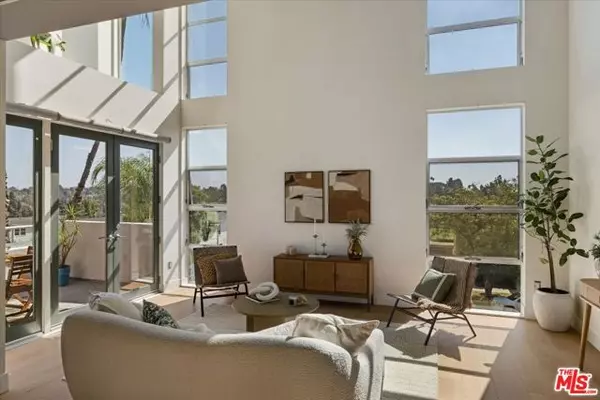 3345 Rowena Avenue, Los Angeles, CA 90027