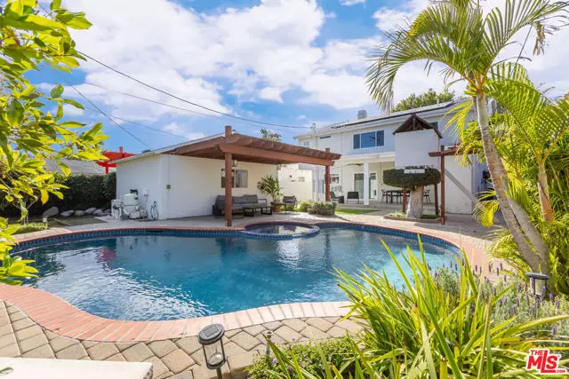 Sherman Oaks, CA 91423,5044 Varna Avenue