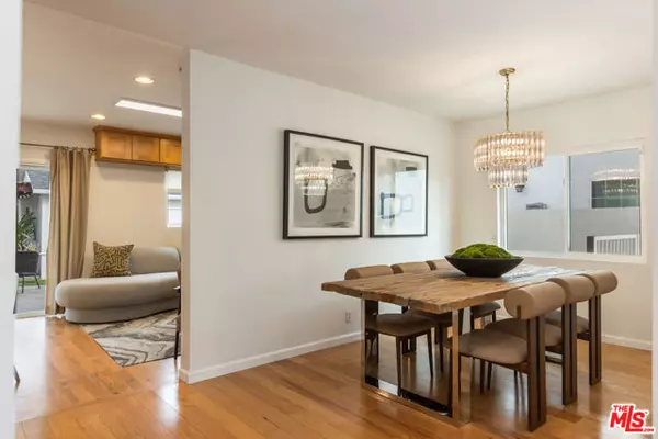 Sherman Oaks, CA 91423,5044 Varna Avenue