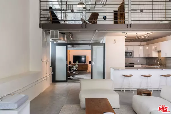 Los Angeles, CA 90015,1130 S Flower Street #103