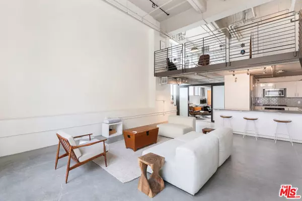 Los Angeles, CA 90015,1130 S Flower Street #103