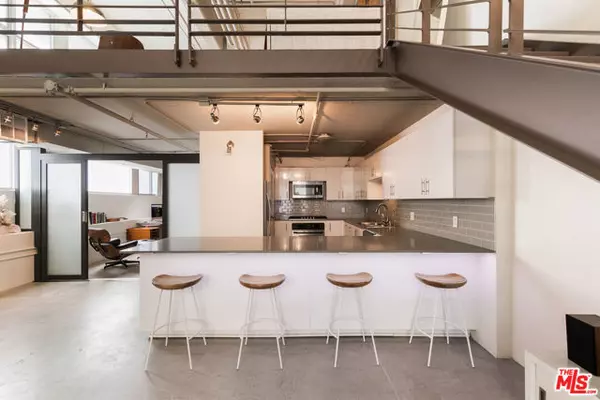 Los Angeles, CA 90015,1130 S Flower Street #103