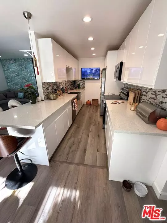 Santa Monica, CA 90403,843 4th Street #207