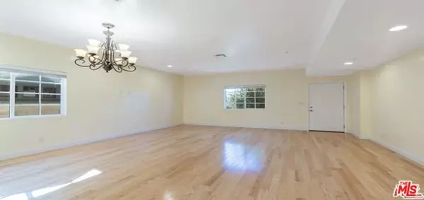 Los Angeles, CA 90016,2020 Hillcrest Drive