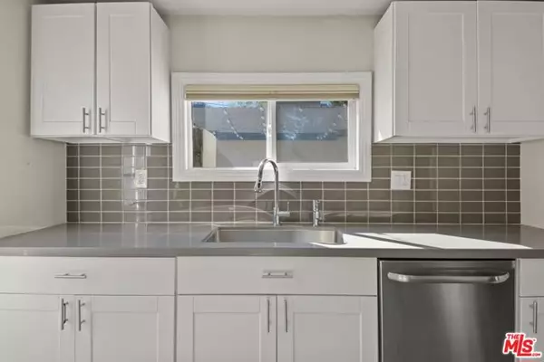 Los Angeles, CA 90019,1656 S Rimpau Boulevard