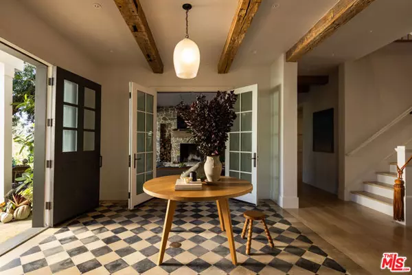 Los Angeles, CA 90049,664 Elkins Road