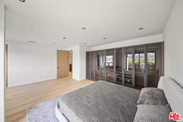 Santa Monica, CA 90405,212 Bay Street #102