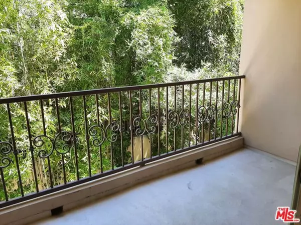 10390 La Grange Avenue #303, Los Angeles, CA 90025