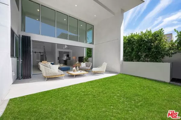 West Hollywood, CA 90048,621 N Kings Road #2