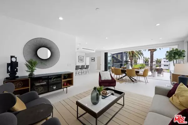 West Hollywood, CA 90048,621 N Kings Road #3