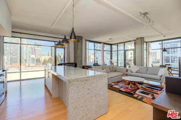 1111 S Grand Avenue #711, Los Angeles, CA 90015