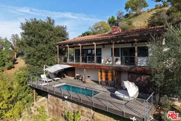 2835 Oak Point Drive, Los Angeles, CA 90068