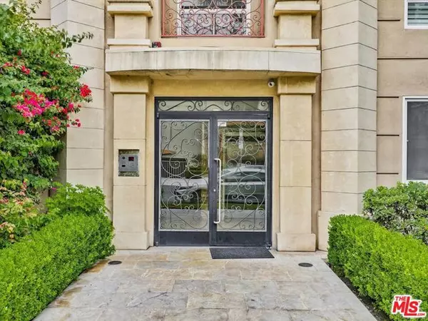 Los Angeles, CA 90048,320 S Willaman Drive #401